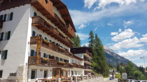 Отель Hotel Des Alpes, Кортина-Д'ампеццо